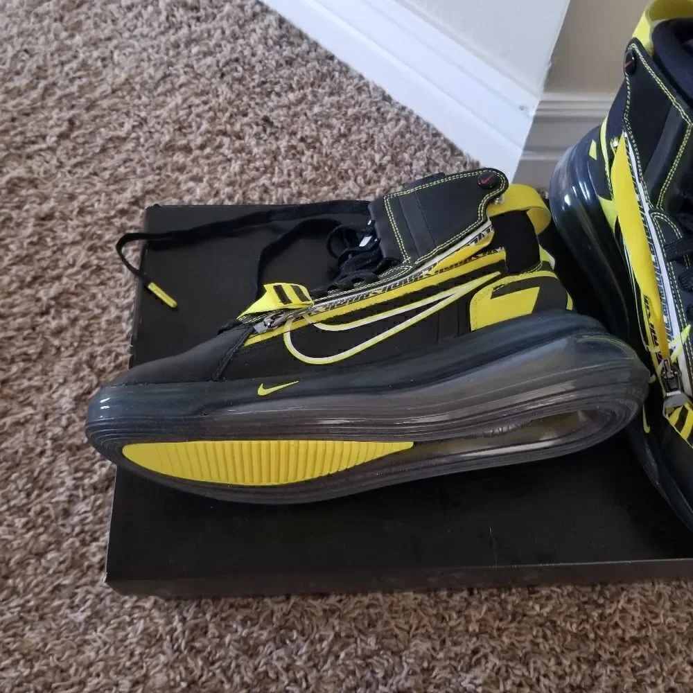 NIB Nike Air 720